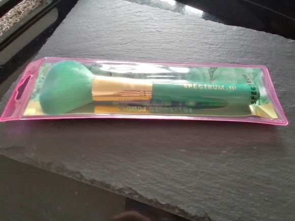 Spectrum Collections  Domed Powder Makeup Brush A01  Green Malachite - Picture 5 of 7